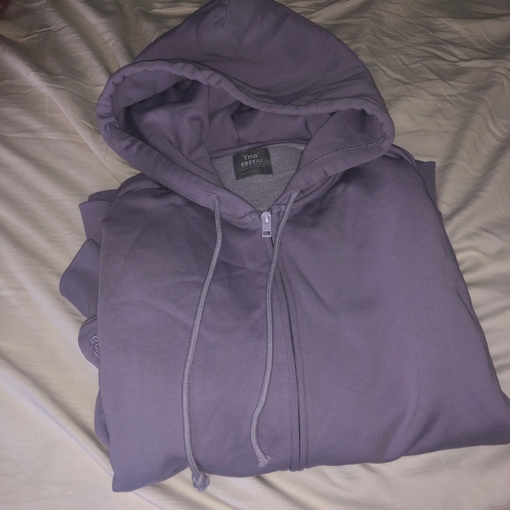 SOLD 💛 NEW aritzia TNA cozy fleece bf hoodie - Picture 5 of 10